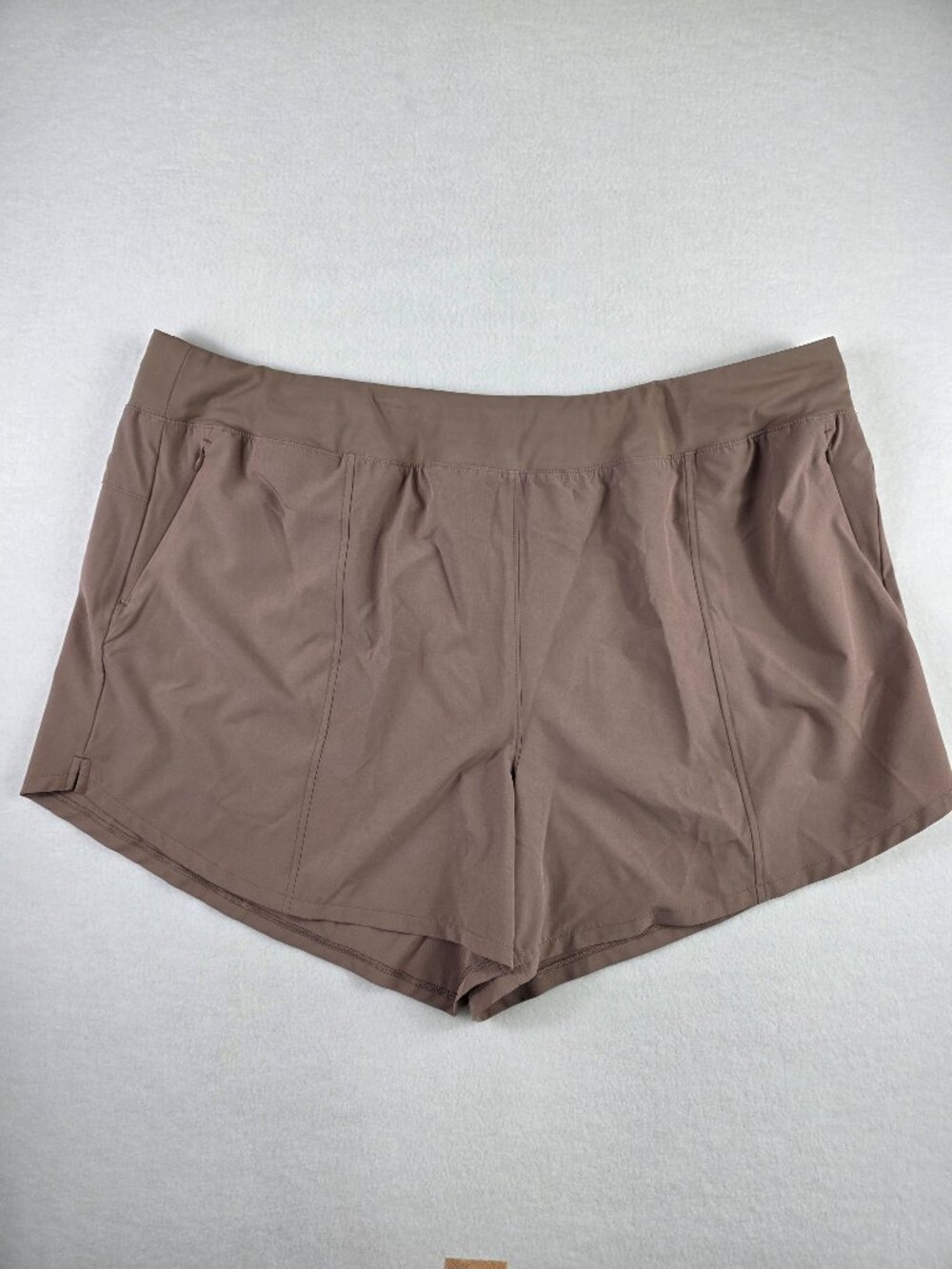 Tek Gear Womens Mid Rise 5 in Inseam Shorts with Pockets Size 3X Tan Khaki NEW